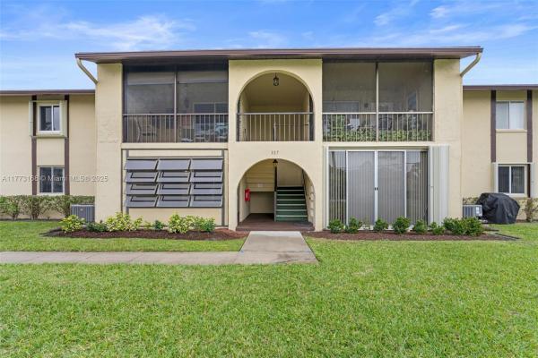 Pine Ridge 3, 337 Pine Ridge Cir #C-1, Greenacres, Florida 33463, image 1