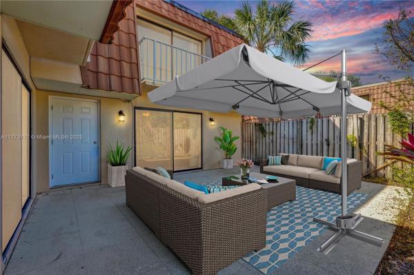Waterside Luxury Townhomes, 518 Green Springs Pl, West Palm Beach, Florida 33409, image 1