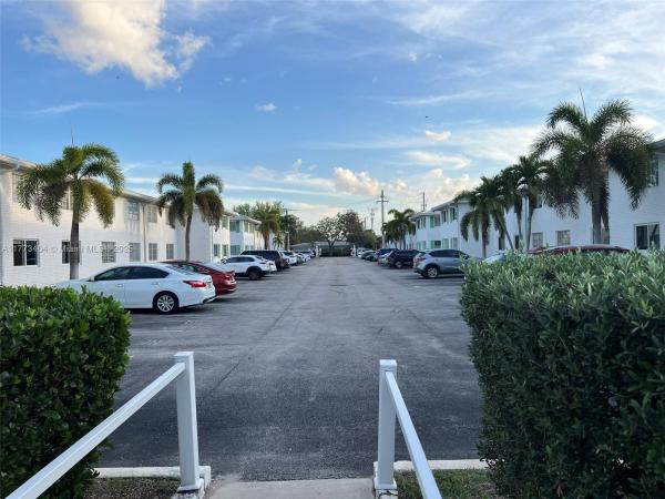 Georgian Courts, 1821 NE 62nd St #428, Fort Lauderdale, Florida 33308, image 1