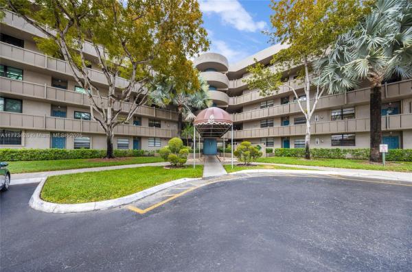 Colony Point, 901 Colony Point Cir #509, Pembroke Pines, Florida 33026, image 1