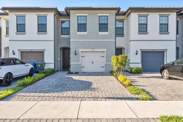 Oak Tree, 2157 S Appleton Cir S #2157, Oakland Park, Florida 33309, image 1