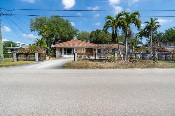 85 NW 165th St, Unincorporated Dade County, Florida 33169, image 1