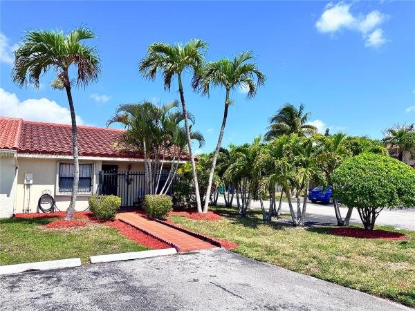 Lakewood Townhome Villas, 12459 SW 17th Ln, Tamiami, Florida 33175, image 2