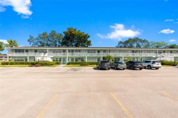 Oakridge, 10 Oakridge B, Deerfield Beach, Florida 33442, image 2