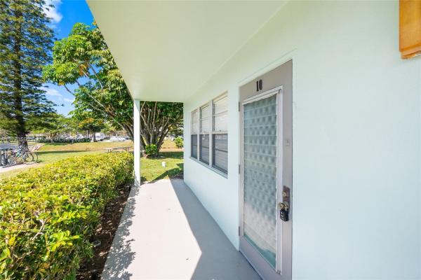 Oakridge, 10 Oakridge B, Deerfield Beach, Florida 33442, image 3