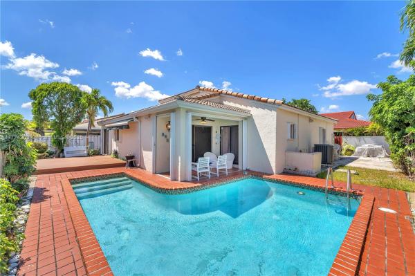 519 SW 88th Pl E, Unincorporated Dade County, Florida 33174, image 1