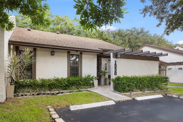 East Lakes Townhomes, 1530 NW 96th Ave #1530, Pembroke Pines, Florida 33024, image 1