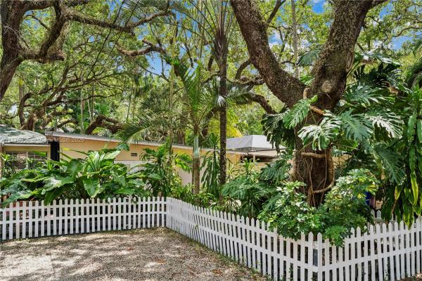 Sunshine Vistas, 4160 Lybyer Ave, Miami, Florida 33133, image 1