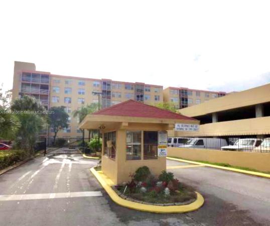 Greynolds Park Club, 17890 W Dixie Hwy #714, North Miami Beach, Florida 33160, image 1