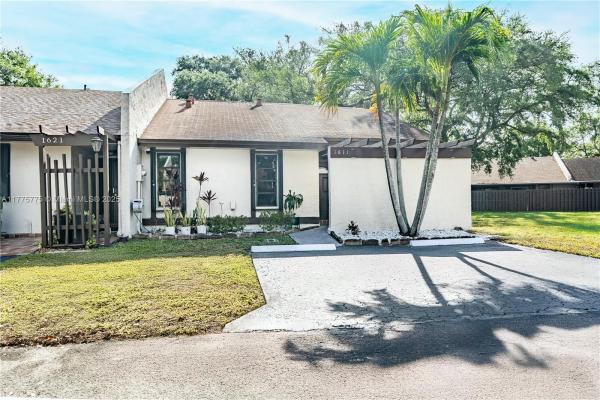 East Lakes Townhomes, 1611 NW 96th Ter, Pembroke Pines, Florida 33024, image 1