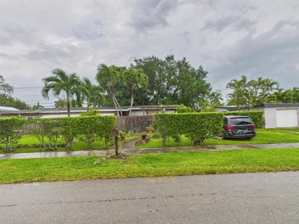 Holiday House, 19341 Holiday Rd, Cutler Bay, Florida 33157, image 1