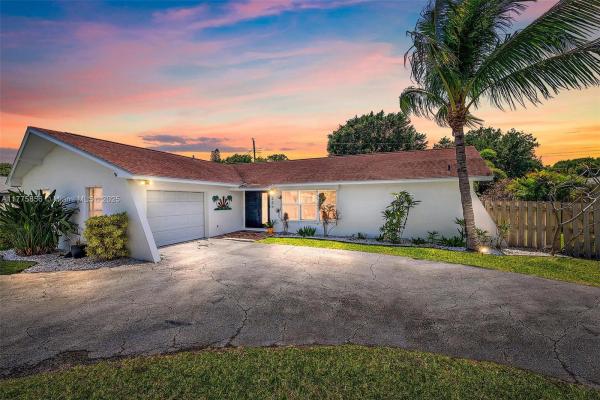 Jupiter In The Pines, 226 W Norfolk Rd, Tequesta, Florida 33469, image 3