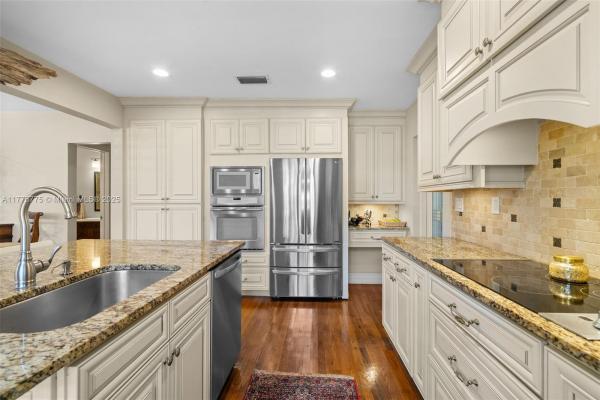 8800 N Bayshore Dr, Miami, Florida 33138, image 1