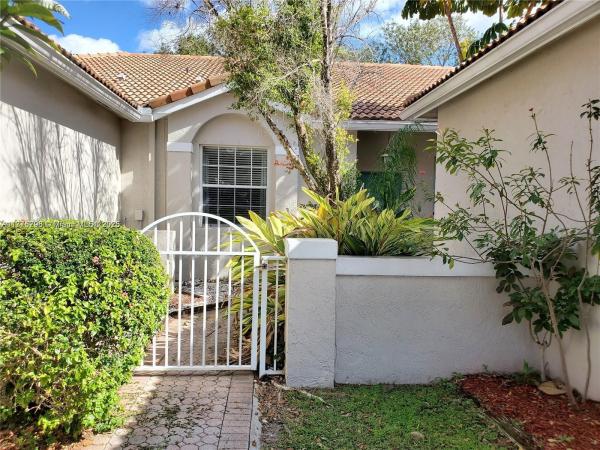 Regency Homes At Fairway Isles, 2590 E Aragon Blvd #2, Sunrise, Florida 33313, image 1