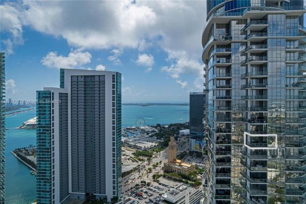 Paramount Miami Worldcenter, 851 NE 1st Ave #4100, Miami, Florida 33132, image 1