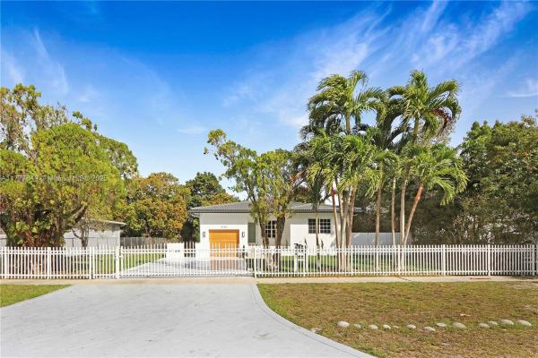 Irons Manor High Pine, 935 NE 136th St, North Miami, Florida 33161, image 1