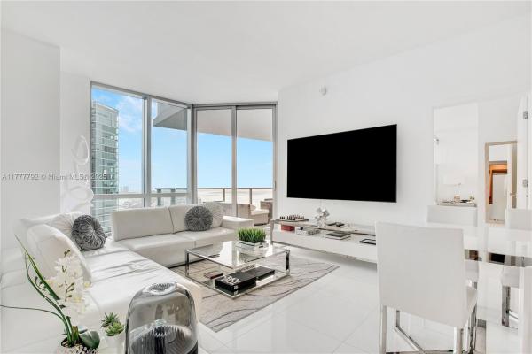 Paramount Miami Worldcenter, 851 NE 1st Ave #4207, Miami, Florida 33132, image 1
