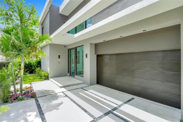 Mundy's Gemini, 2851 W Trade Ave, Miami, Florida 33133, image 3