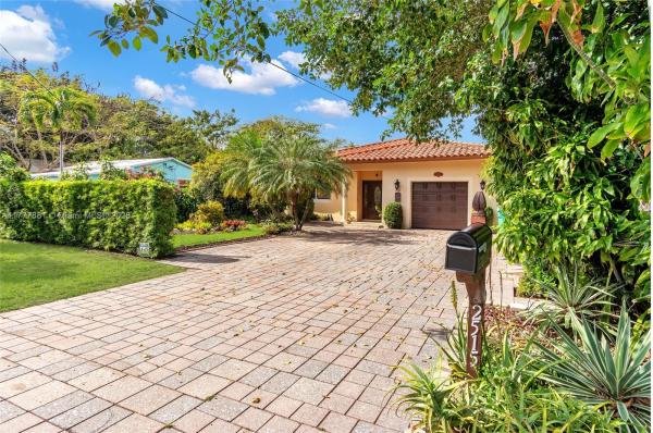 2515 NE 183rd St, North Miami Beach, Florida 33160, image 1