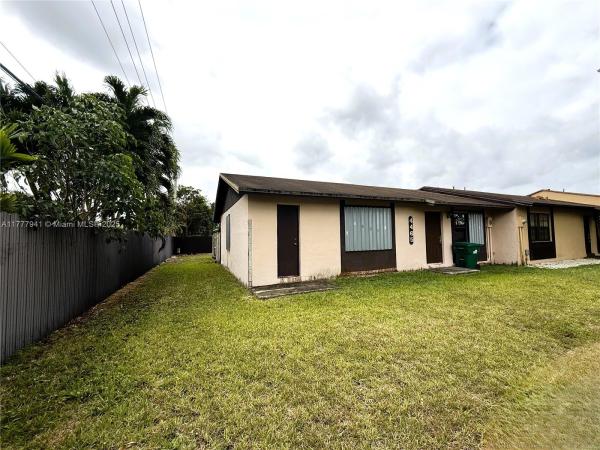 San Sebastian Townhouses, 4465 SW 136th Pl, Kendale Lakes, Florida 33175, image 3