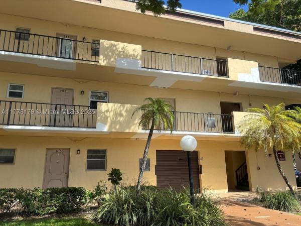 Berkley House Of Carriage Hills, 151 Berkley Rd #206, Hollywood, Florida 33024, image 1