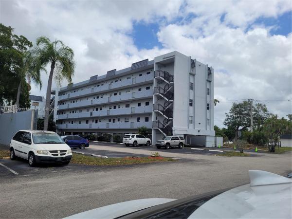 Village Square, 7561 NW 16th St #2411, Plantation, Florida 33313, image 1