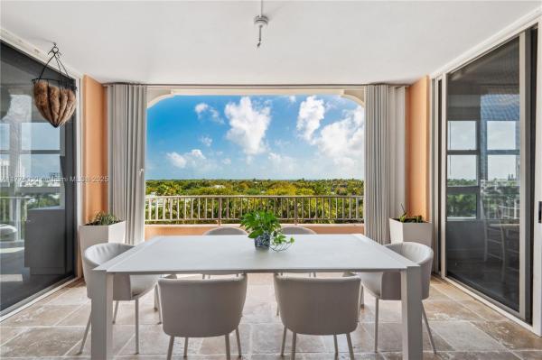 Lake Villa, 747 Crandon Blvd #PH10, Key Biscayne, Florida 33149, image 1
