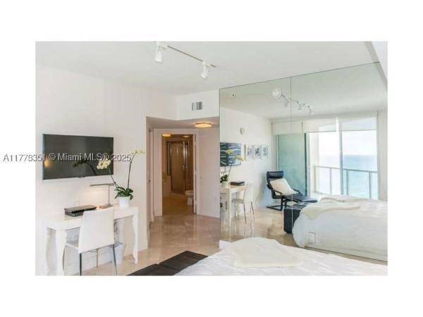 La Perla, 16699 Collins Ave #2406, Sunny Isles Beach, Florida 33160, image 1