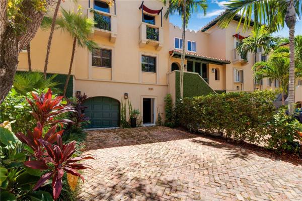 Royal Harbour Yacht Club, 6147 Paradise Point Dr, Palmetto Bay, Florida 33157, image 1