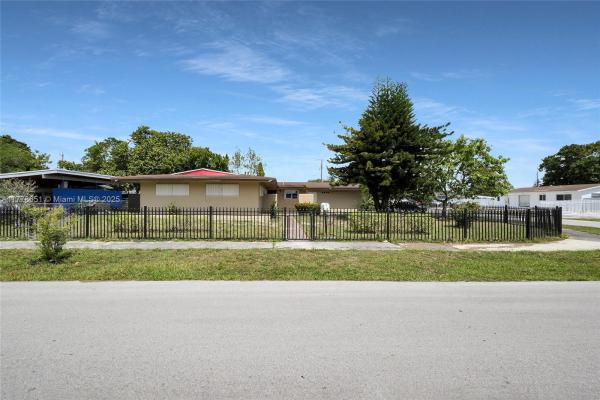 Carol City Gardens, 3951 NW 189th Ter, Miami Gardens, Florida 33055, image 2