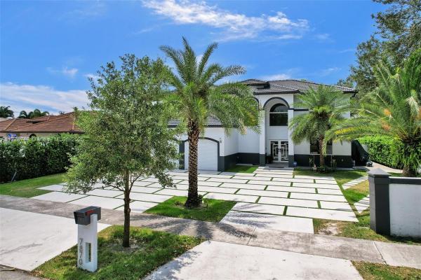 Royal Lake Estates, 7870 NW 160th Ter, Miami Lakes, Florida 33016, image 1