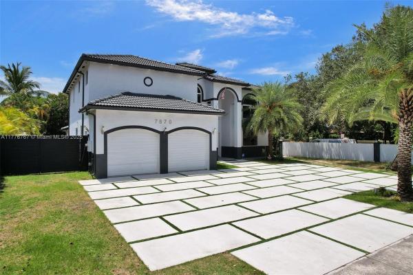 Royal Lake Estates, 7870 NW 160th Ter, Miami Lakes, Florida 33016, image 3
