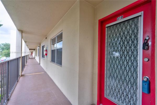 Cambridge At Century Village, 1101 SW 128th Ter #310C, Pembroke Pines, Florida 33027, image 2