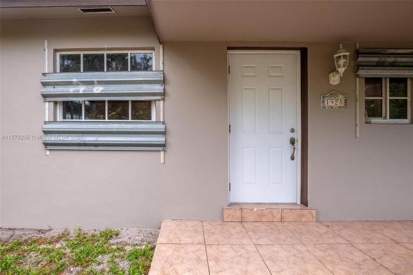Royal Poinciana, 1926 Sheridan St, Hollywood, Florida 33020, image 1