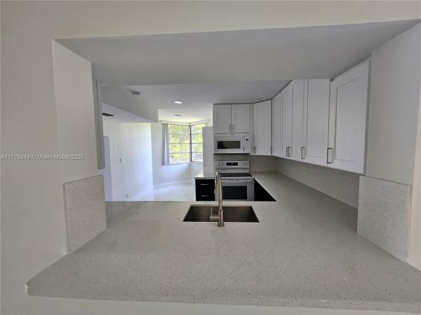 Sabal Palm Of Pine Island Ridge, 9510 Seagrape Dr #201, Davie, Florida 33324, image 3