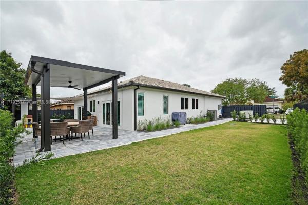 Park Square At Lago Mar, 7645 SW 164th Pl, The Hammocks, Florida 33193, image 2