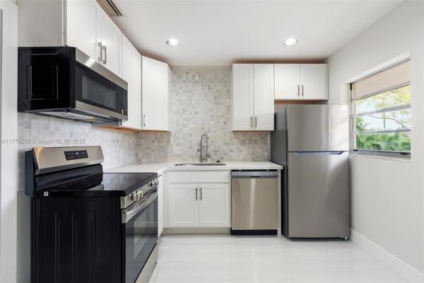 Coral Reef Townhouses, 15391 S Dixie Hwy #62, Palmetto Bay, Florida 33157, image 1