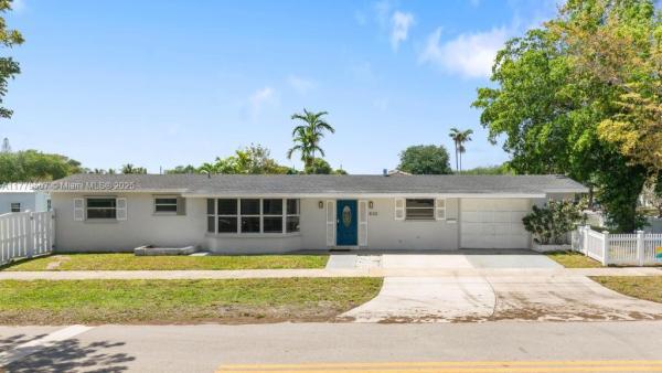 Hollywood Hills, 820 W Chaminade Dr, Hollywood, Florida 33021, image 1