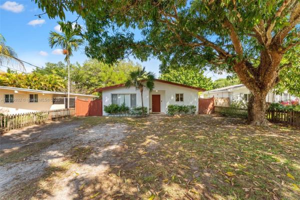 Roberts, 7265 SW 167th St, Palmetto Bay, Florida 33157, image 1
