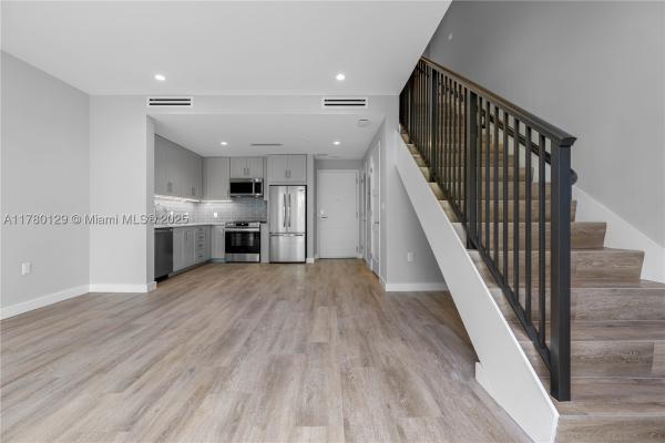 De Hedouvilles, 3335 Thomas Ave, Miami, Florida 33133, image 1
