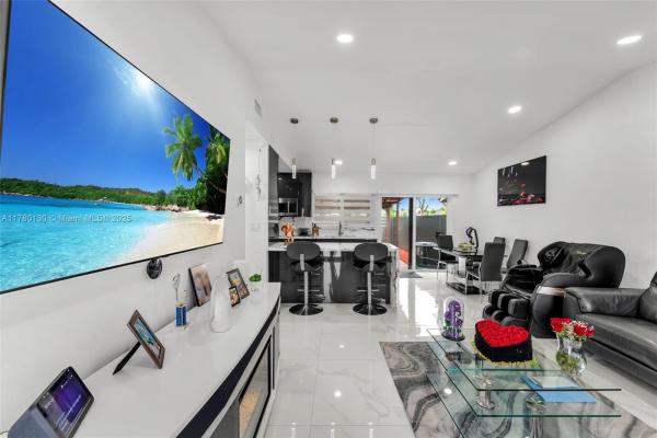 Westwind Lakes Townhouses, 15389 SW 69th Ln, Kendall West, Florida 33193, image 3