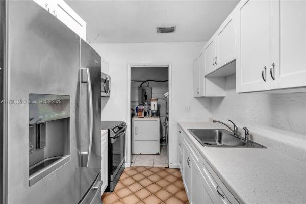 1271 NE 211th St, Unincorporated Dade County, Florida 33179, image 1