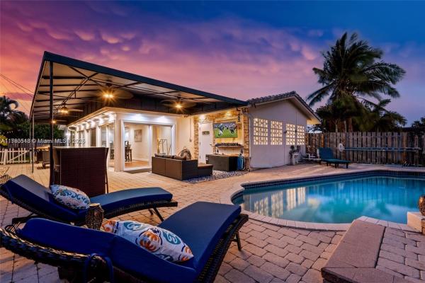 Lighthouse Manor, 2231 NE 38th St, Lighthouse Point, Florida 33064, image 1