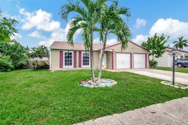 Countrywood, 5279 W Canal Cir W, Lake Worth Beach, Florida 33467, image 1