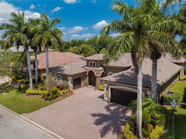The Enclave, 561 E Enclave Cir E, Pembroke Pines, Florida 33027, image 1