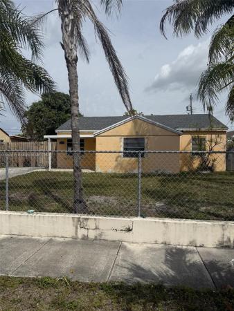 Essex Village, 741 NE 2nd Pl, Hialeah, Florida 33010, image 1