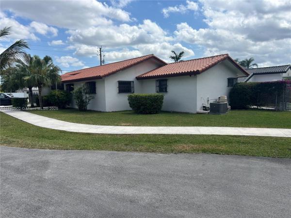 Los Calle, Tamiami, Florida 33175, image 1