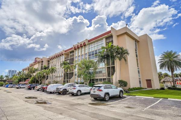 De Soto Park North, 2001 Atlantic Shores Blvd #220, Hallandale Beach, Florida 33009, image 1