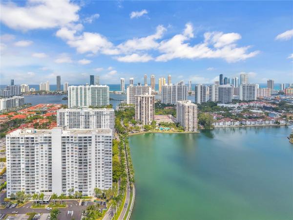 Commodore Plaza Century, 2780 NE 183rd St #1517, Aventura, Florida 33160, image 2