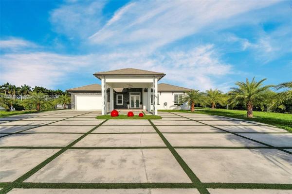 24399 SW 217th Ave, Unincorporated Dade County, Florida 33031, image 1